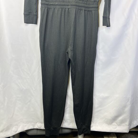 Vuori Women's Lux Henley Jumpsuit Size Small Henley Black Heather Tie Waist NWT - Picture 12 of 16